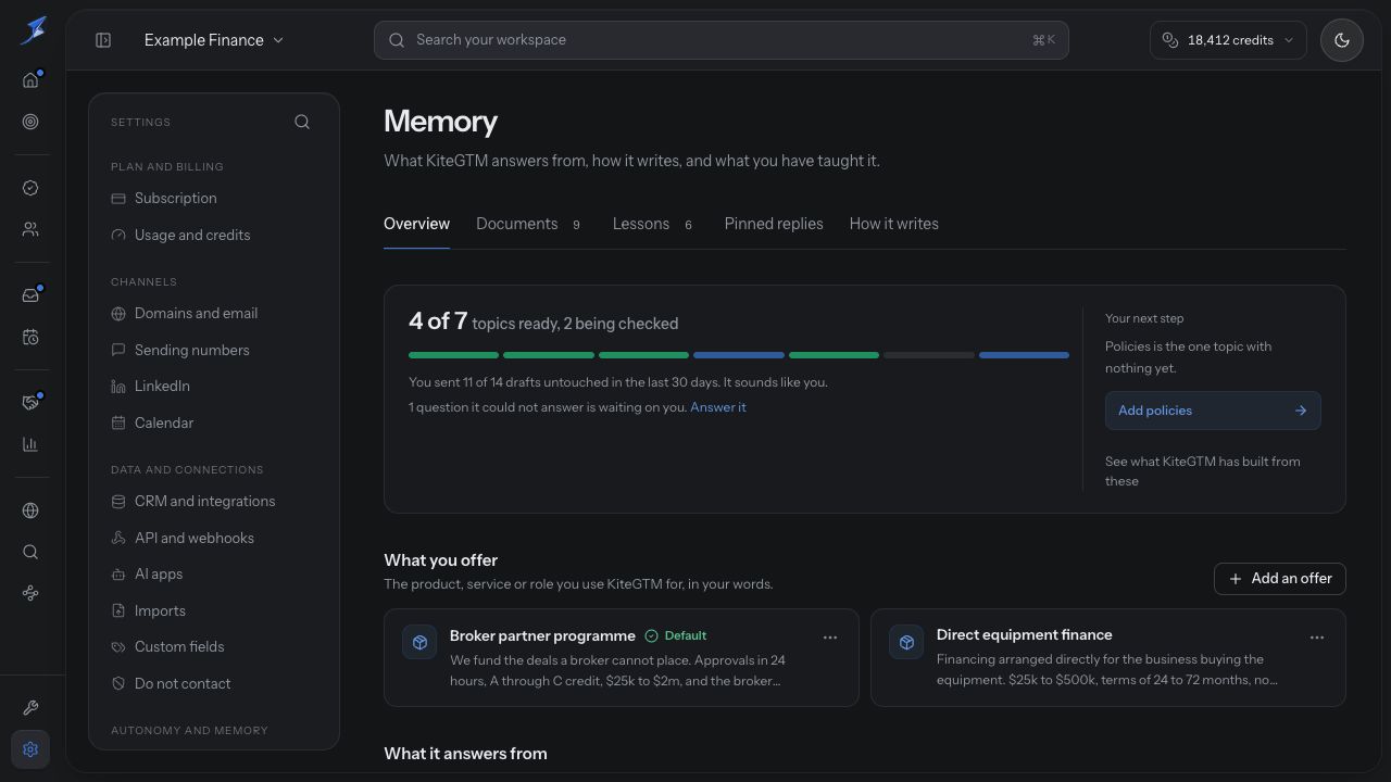Memory overview with offer selection, knowledge topics and document status.