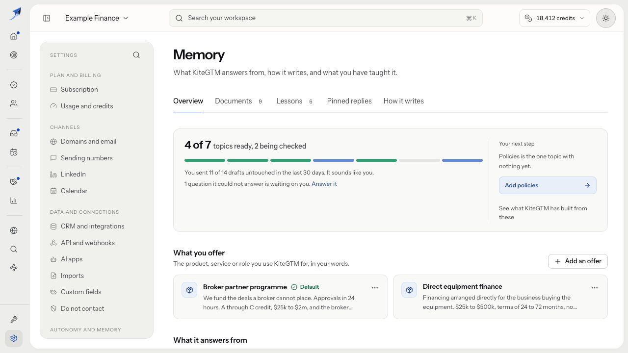 Memory overview with offer selection, knowledge topics and document status.
